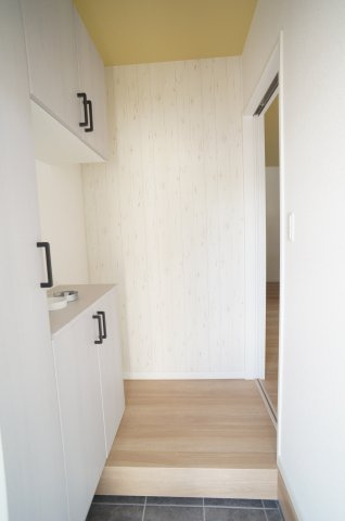 野原住宅の玄関