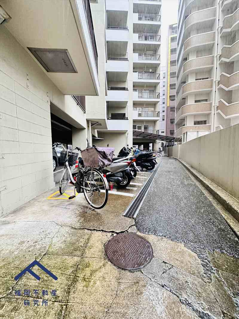 チサンマンション祇園の駐車場