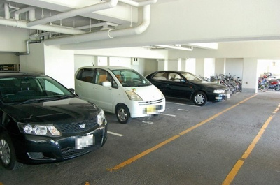 【駐車場】 | 古江マンション | 駐車場：1住戸1区画の権利有り　無償　※詳細はお問い合わせください