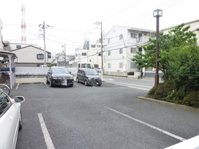 ★敷地内駐車場★（空き状況・使用料等詳細はご確認下さい）
