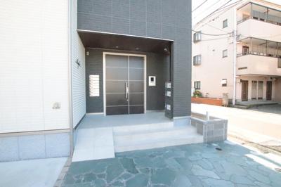 オートロック、宅配BOX付きエントランス