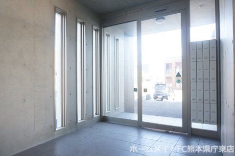 熊本市東区保田窪５丁目のアパートのロビー