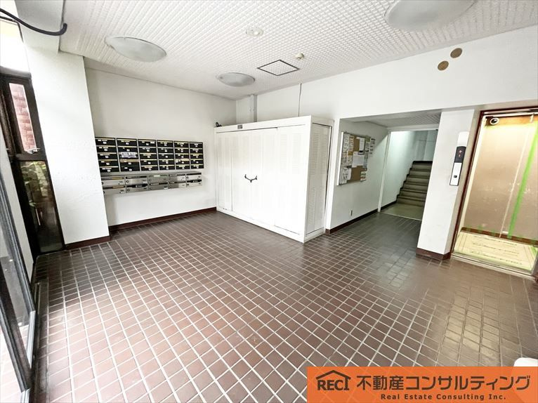 深江ハイツのエントランス