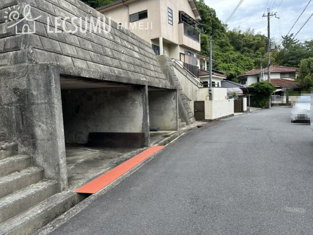 姫路市御立北2丁目／売土地の前面道路含む現地写真