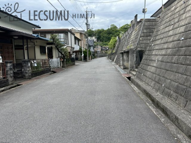 姫路市御立北2丁目／売土地の前面道路含む現地写真