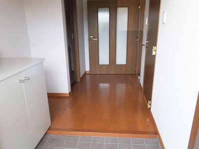 【玄関】 | グレイスフォート岬 | 収納もある玄関です