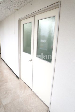 ファーストビル5Fの玄関