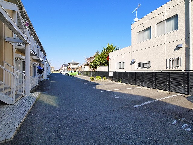 アメニティフォレストＣの駐車場|駐車場完備です