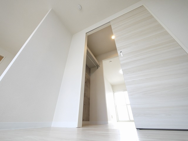 アメニティフォレストＣの収納|ウォークスルークローゼット