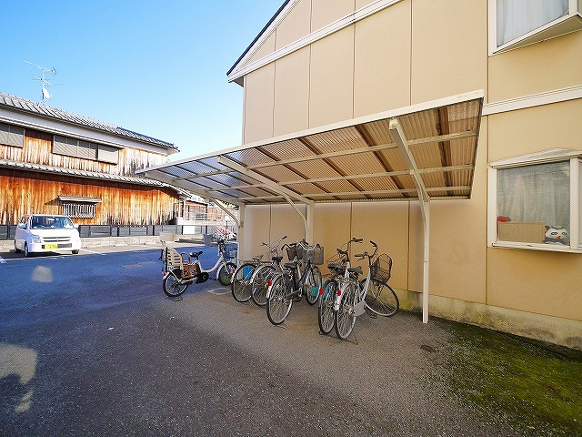 アメニティフォレストＣのその他|屋根付きの駐輪場