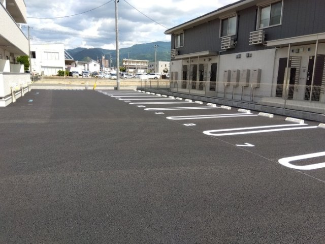 ルマ南栄Nの駐車場