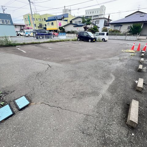 グランファミール鹿島の駐車場