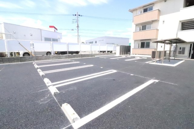 【駐車場】 | ロイヤルクレセント