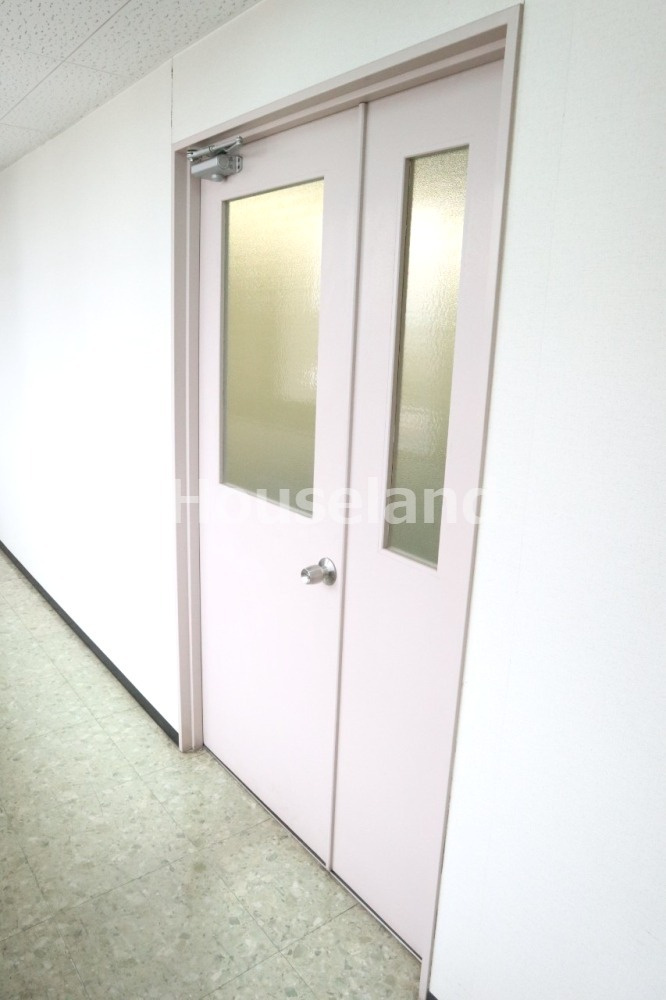 ファーストビル6Fの玄関