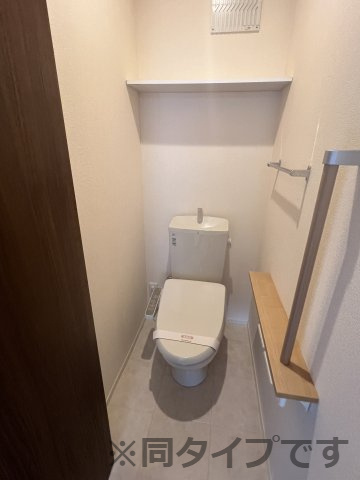 フローラBのトイレ|温水洗浄暖房便座付です。