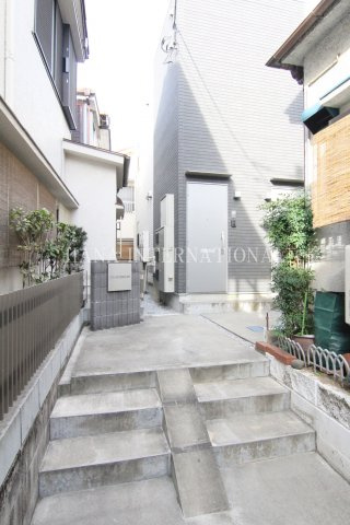 リブリ・足立西新井本町のエントランス