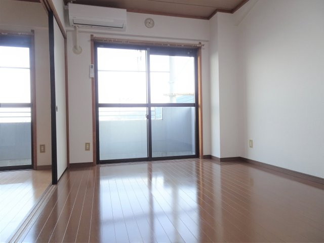 マリンマツヤマの洋室