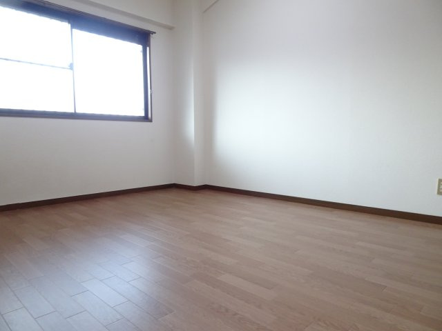 マリンマツヤマの洋室