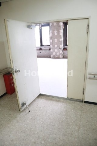 ファーストビル3Fの玄関