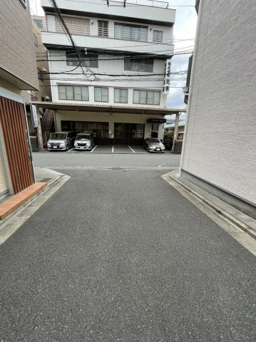 城東区諏訪3丁目中古戸建の前面道路含む現地写真|幅員：約4.0メートル