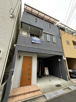 【外観】 | 城東区諏訪3丁目中古戸建 | ○広々LDK約20.0帖
●使いやすいカウンターキッチン
○各居室に収納あり