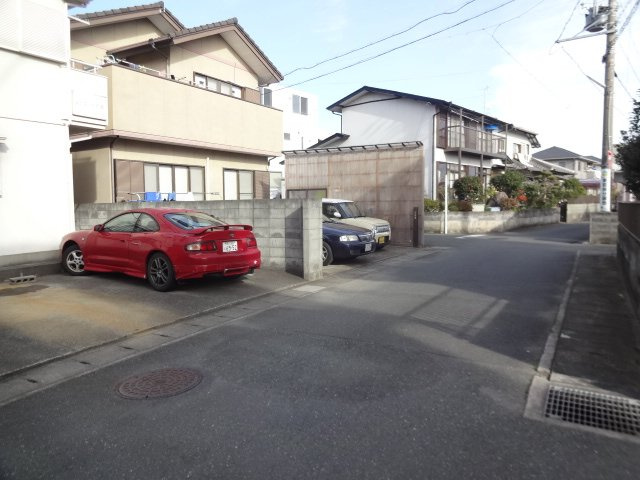 メゾネット可美の駐車場