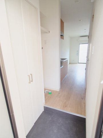 エタニティ八幡の玄関