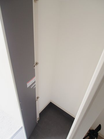 エタニティ八幡の玄関