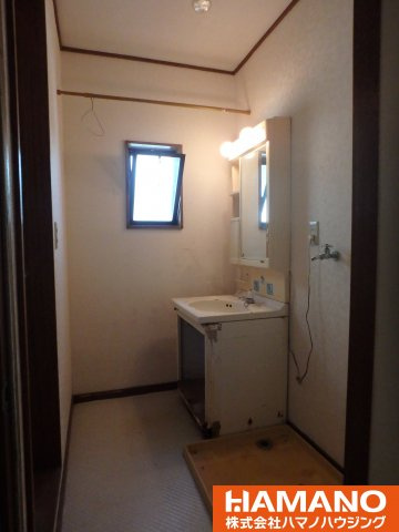 コーポ玉戸西原3号館の独立洗面台|独立洗面化粧台が付いています