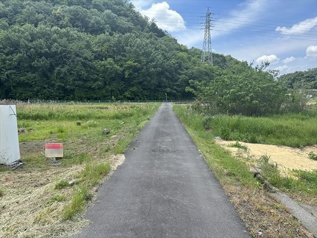 ６０８７７　岐阜市岩田東土地の前面道路含む現地写真