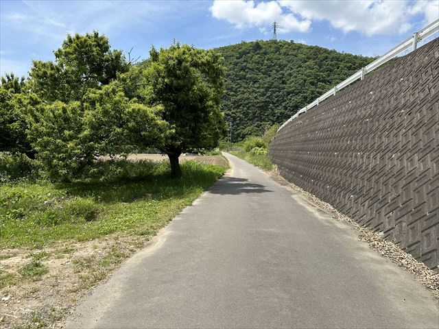 ６０８７４　岐阜市岩田西土地の前面道路含む現地写真