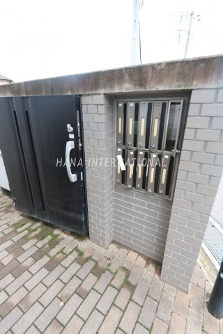 レオパレスモモナのエントランス