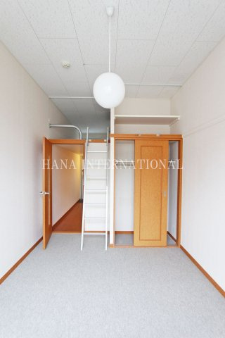 レオパレスモモナの居間・リビング