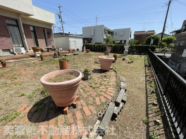 ６０７９８　大垣市鶴見町中古戸建ての庭