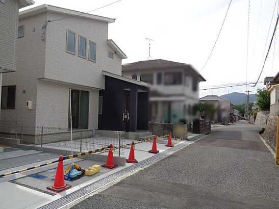 【前面道路含む現地写真】