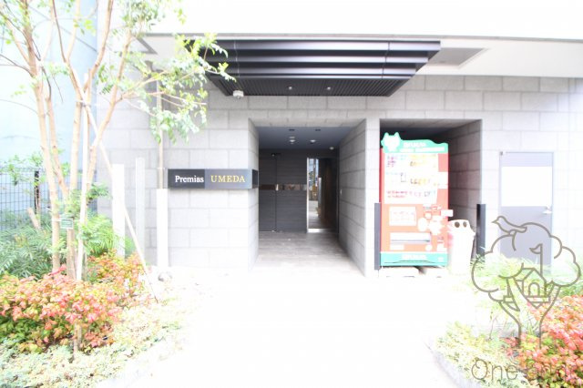 プレミアス梅田のエントランス