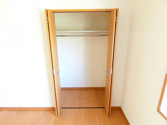 リビングタウン狭山池E棟の収納