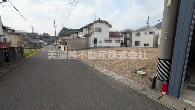 ５８９４７　岐阜市中川原三丁目土地の前面道路含む現地写真
