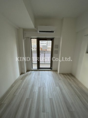 エスリード南森町ラグシスの居間・リビング|ゆったり過ごせるリビングです