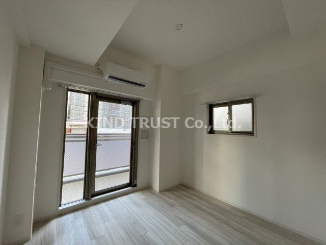 エスリード南森町ラグシスの居間・リビング|使いやすいリビングです