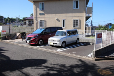 敷地内駐車場有り(空き要確認)