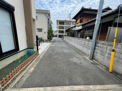 【前面道路含む現地写真】 | 旭小・平成21年建築・土地34.6坪・泉大津市東雲町 | 前面道路含む現地写真です