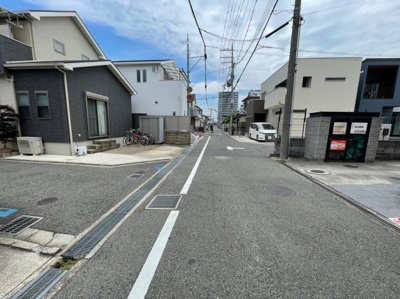 【前面道路含む現地写真】 | 旭小・平成21年建築・土地34.6坪・泉大津市東雲町 | 前面道路含む現地写真です