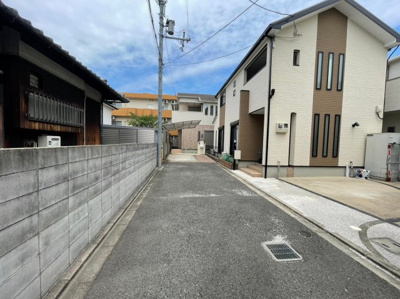 【前面道路含む現地写真】 | 旭小・平成21年建築・土地34.6坪・泉大津市東雲町 | 前面道路含む現地写真です
