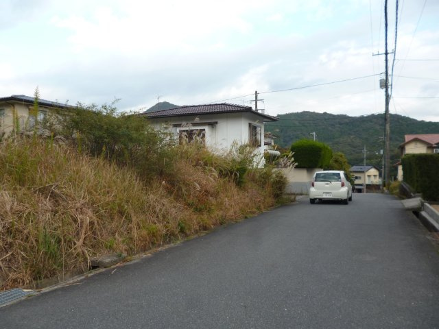 吉敷中尾　売土地の前面道路含む現地写真
