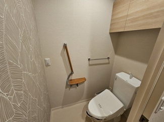 【トイレ】 | 京町エンジェルII | 収納棚があるので便利