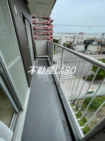 スリースター鶴町のバルコニー