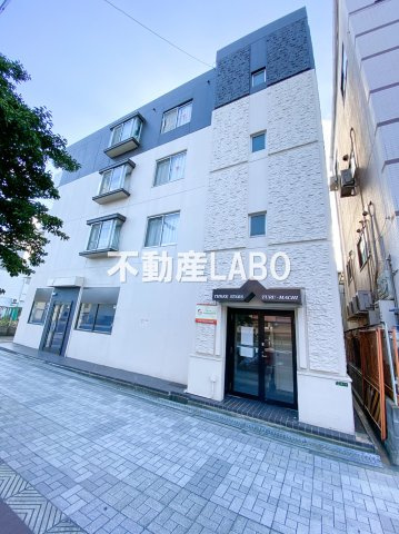 スリースター鶴町の外観