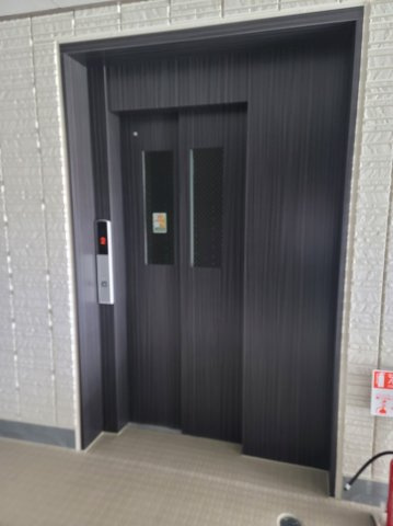 京町エンジェルIIのその他共用部分|エレベーター付きなので重い荷物があると気も楽ですよ♪