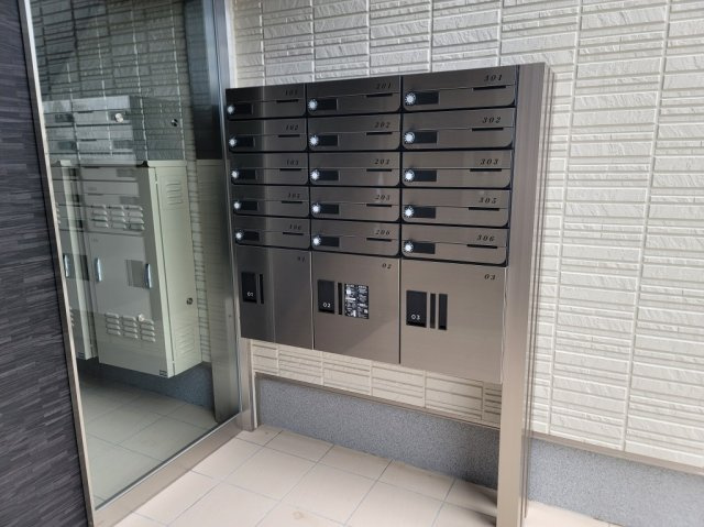 京町エンジェルIIのその他共用部分|集合郵便ポストと宅配ボックス